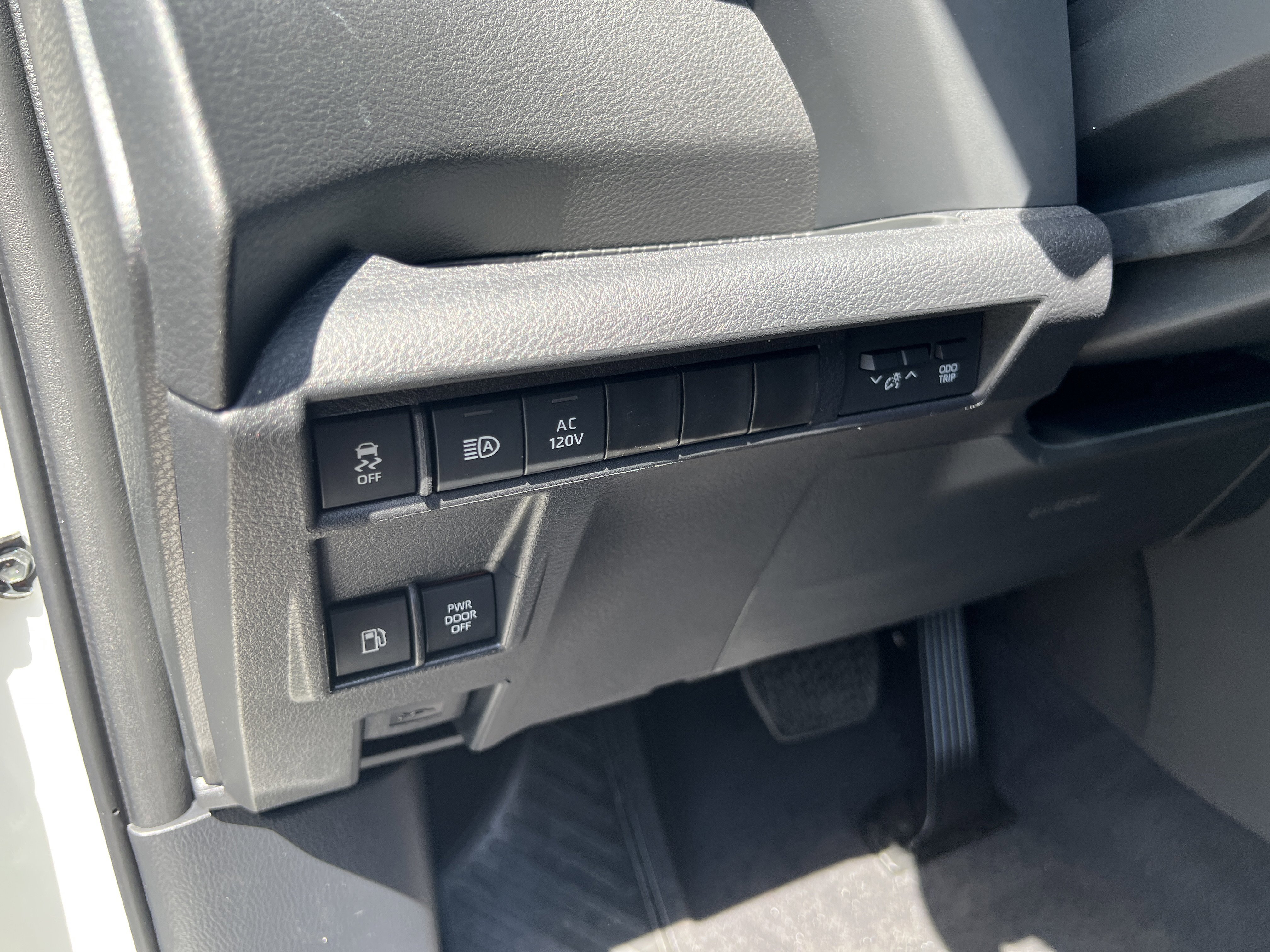 New 2026 Toyota Sienna XLE Woodland Edition image 10