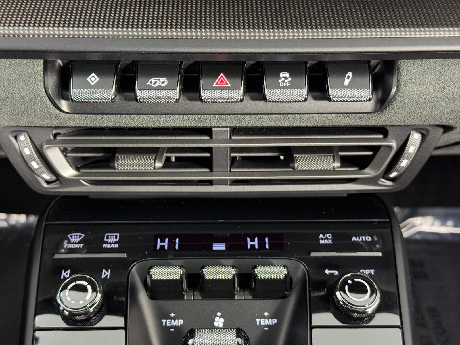 Used 2024 Porsche 911 Carrera GTS w/ Premium Package image 31