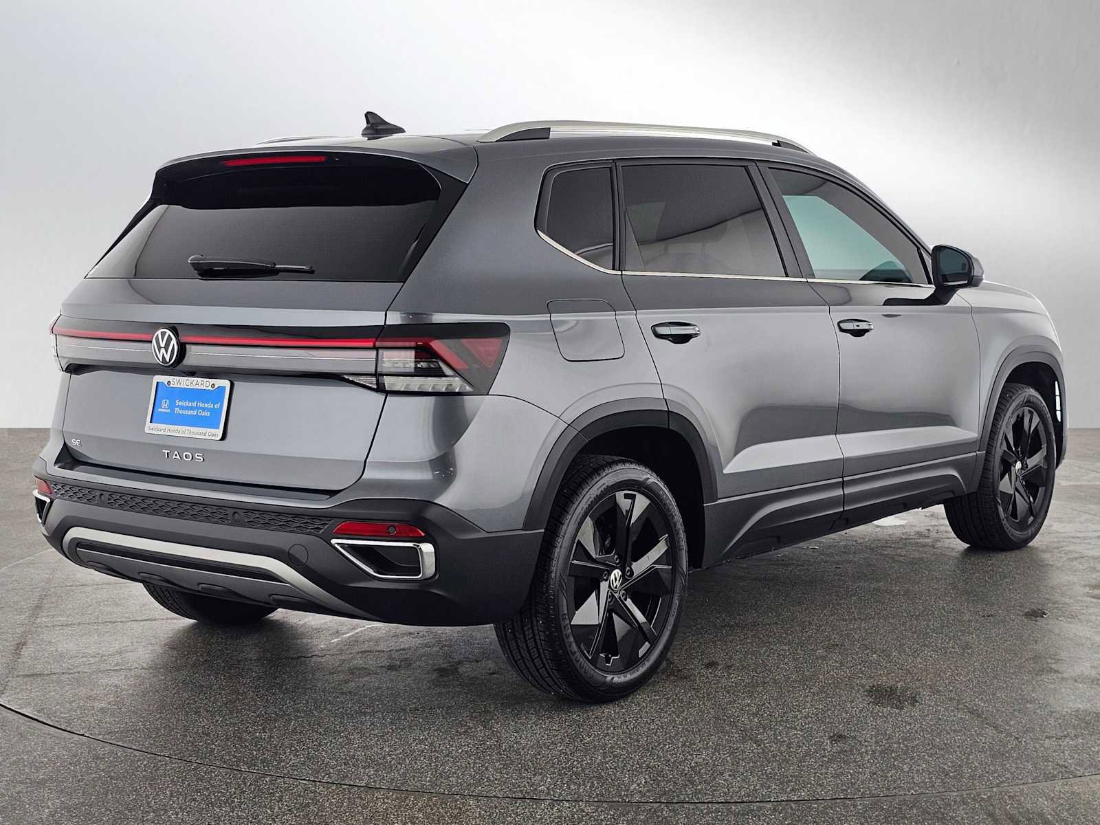 Used 2026 Volkswagen Taos SE image 3
