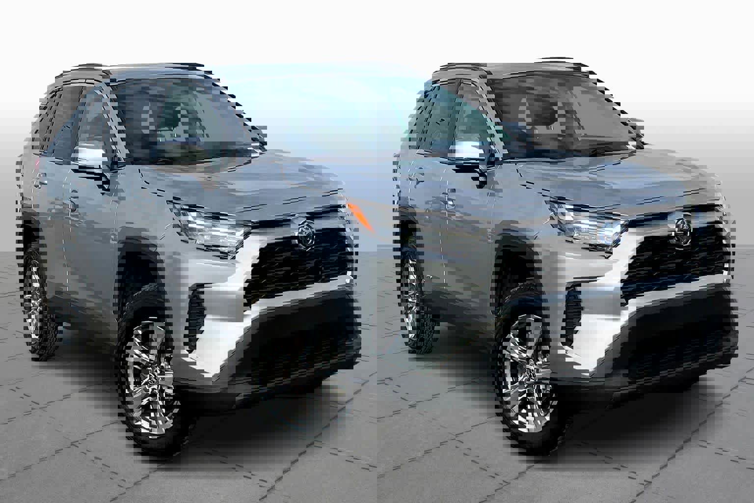 Used 2024 Toyota RAV4 XLE w/ Convenience Package image 2