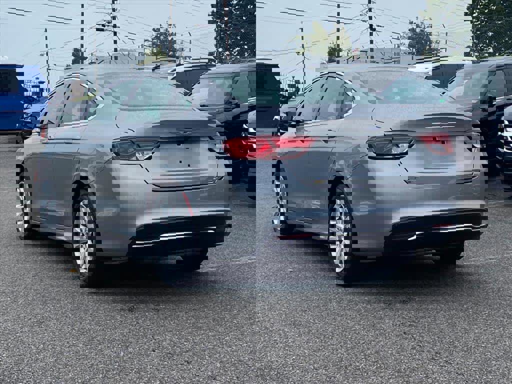 Used 2016 Chrysler 200 Limited image 3