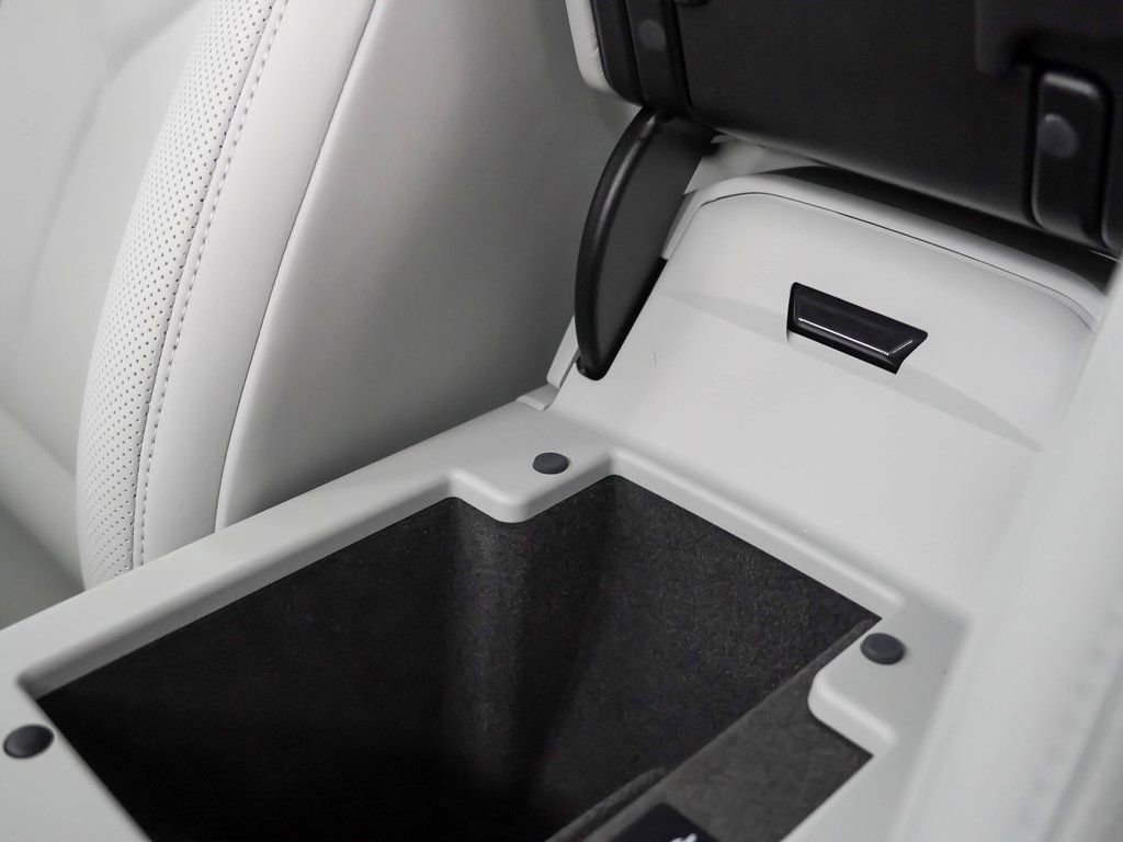 Used 2025 Porsche Macan image 35