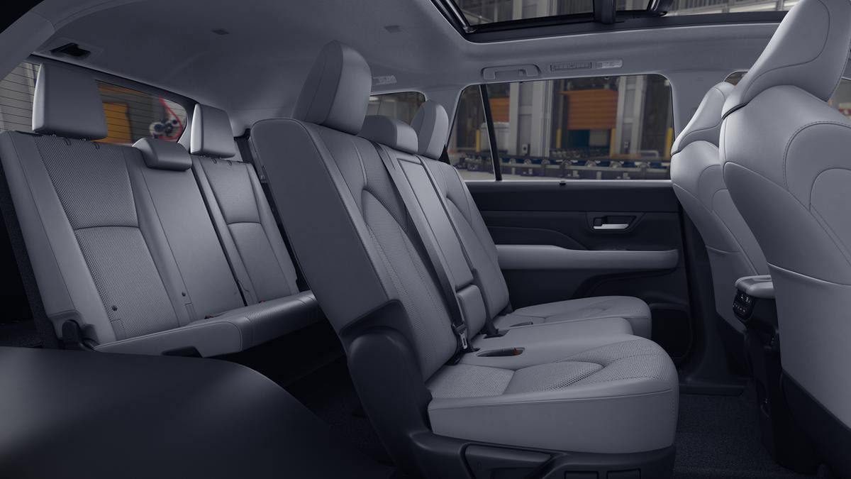 New 2026 Toyota Grand Highlander AWD Hybrid image 2