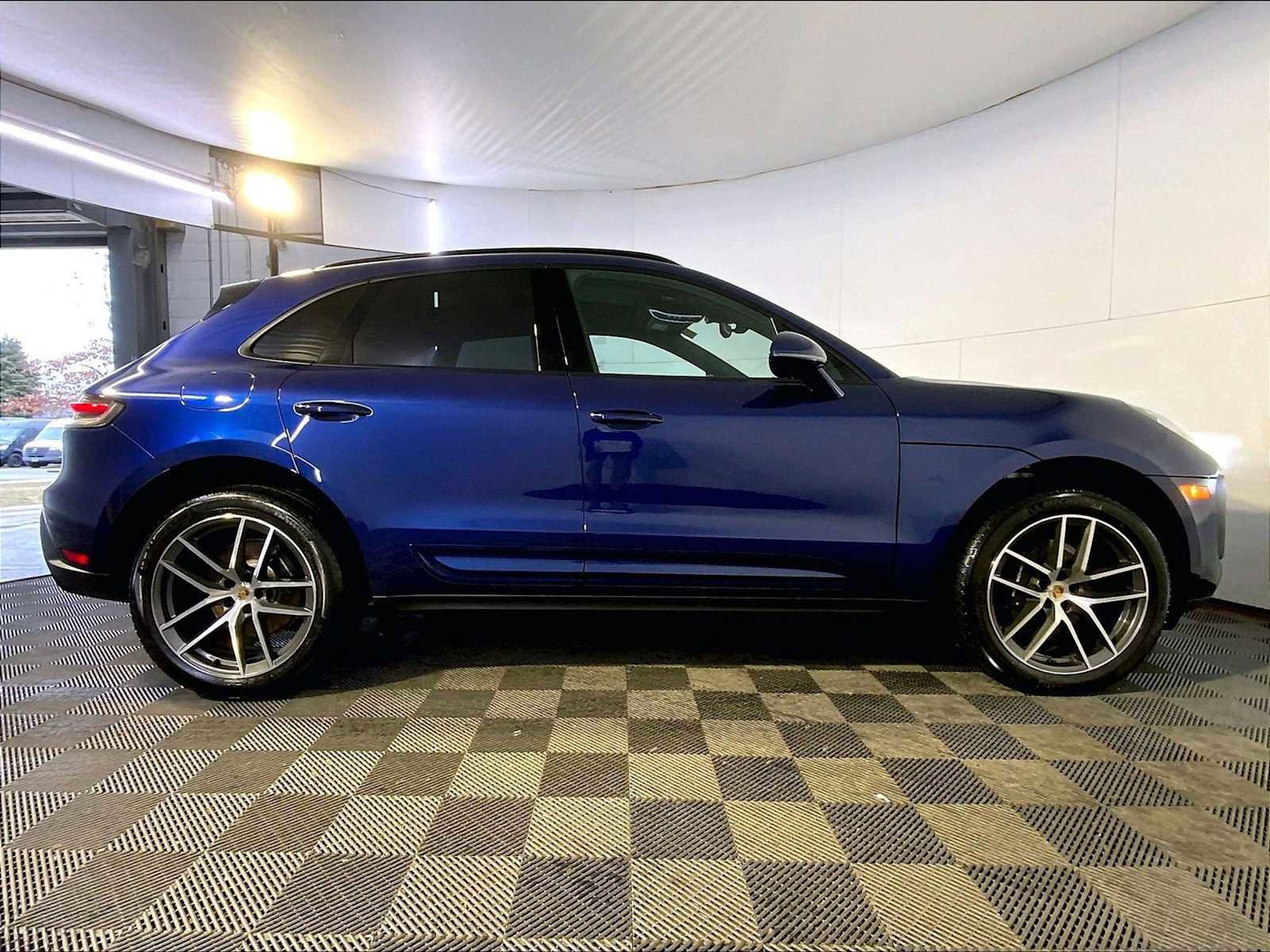 Certified 2025 Porsche Macan image 8