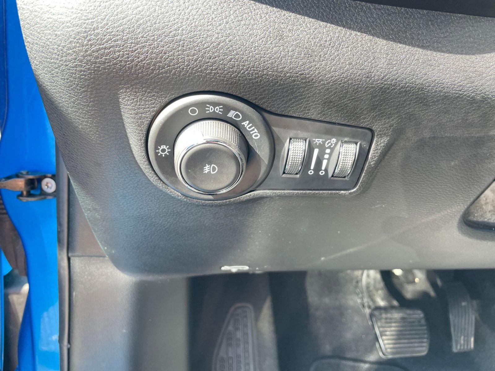 Used 2025 Jeep Compass Limited image 34