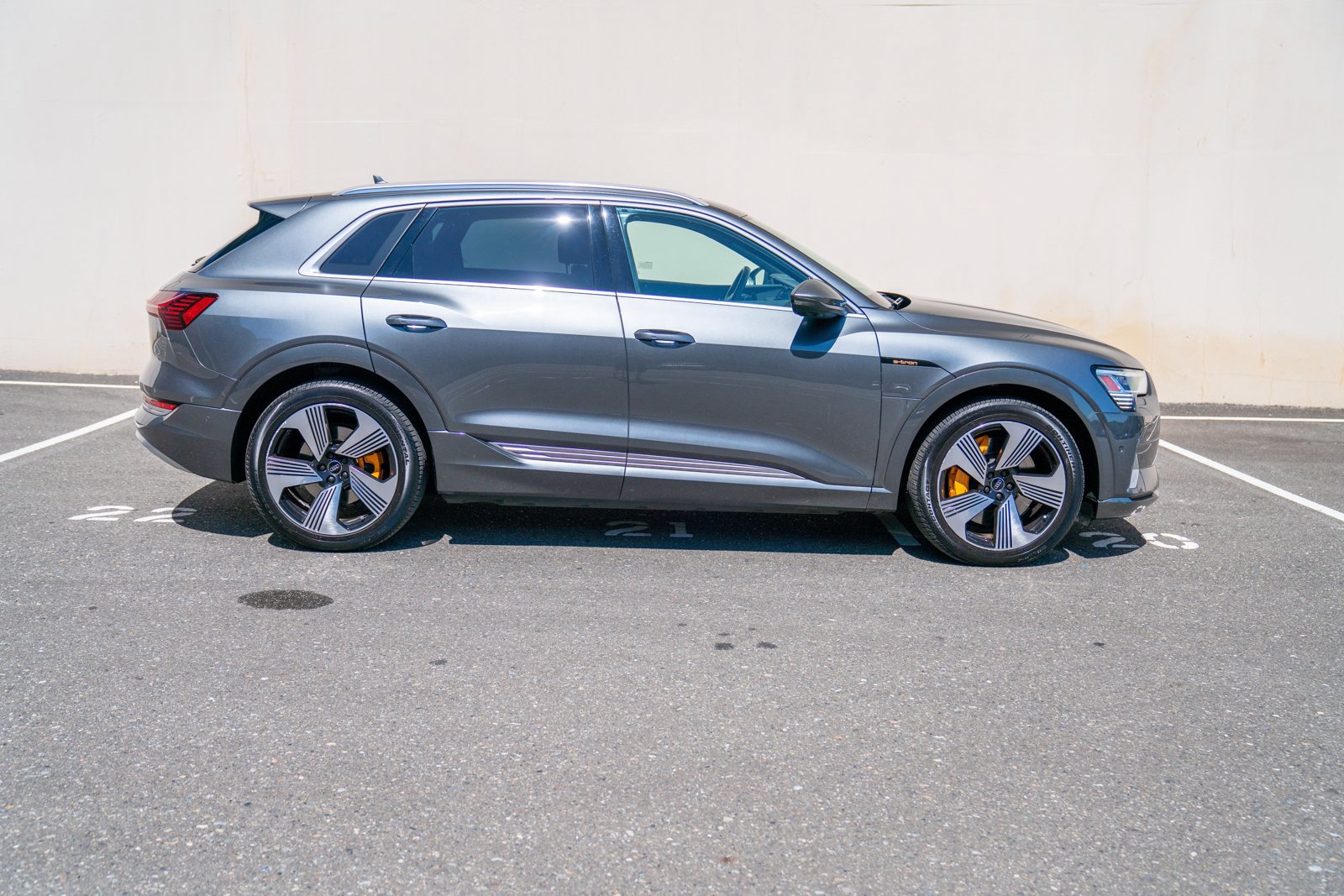 Used 2019 Audi e-tron Prestige w/ Prestige Package AWD/4WD image 7