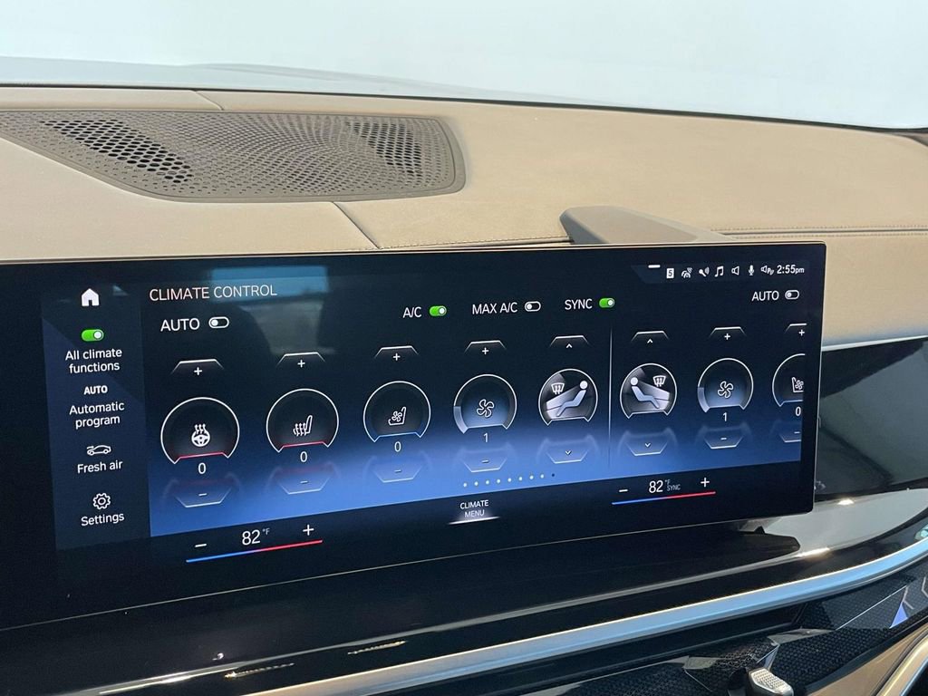 Used 2023 BMW X7 xDrive40i w/ M Sport Package image 21