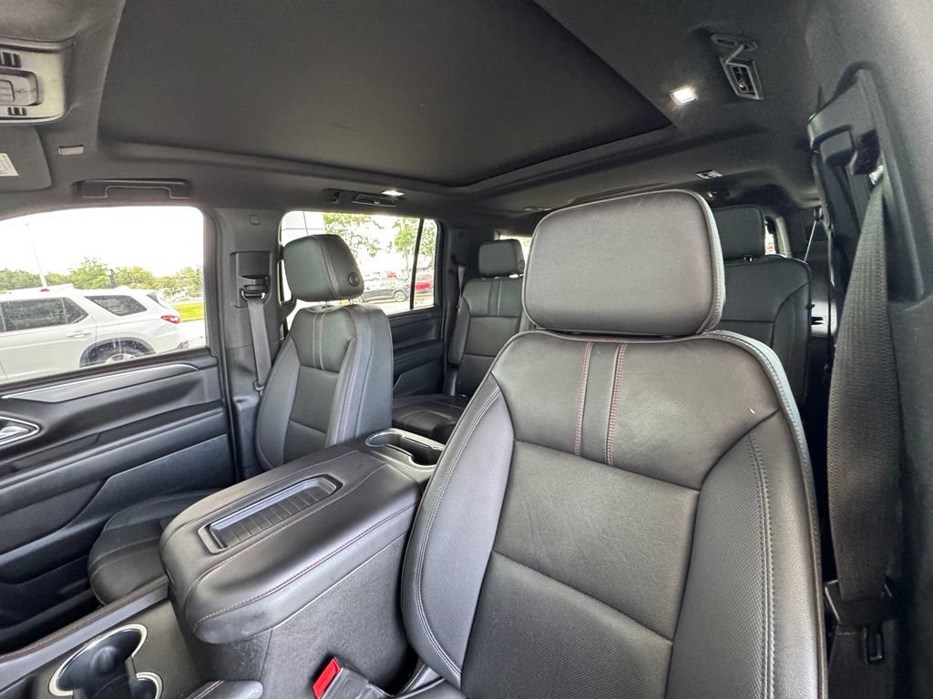 Used 2022 Chevrolet Suburban RST w/ Luxury Package RWD image 15
