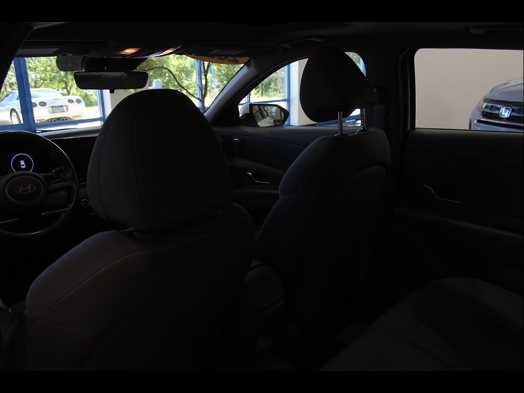 Used 2025 Hyundai Elantra SEL FWD image 16