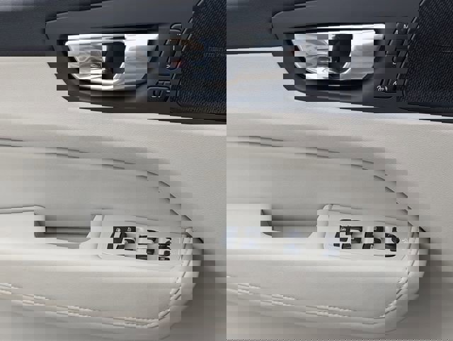 Used 2023 Volvo XC60 T8 Ultimate w/ Climate Package image 25