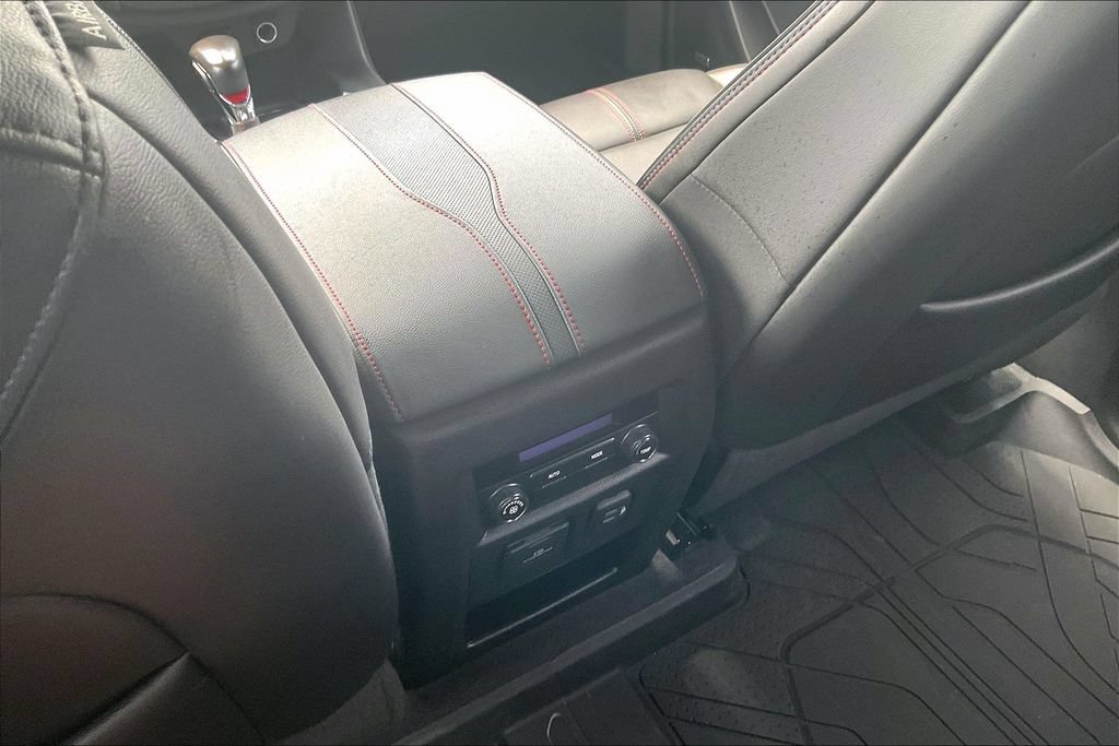 Used 2022 Chevrolet Traverse RS FWD image 10