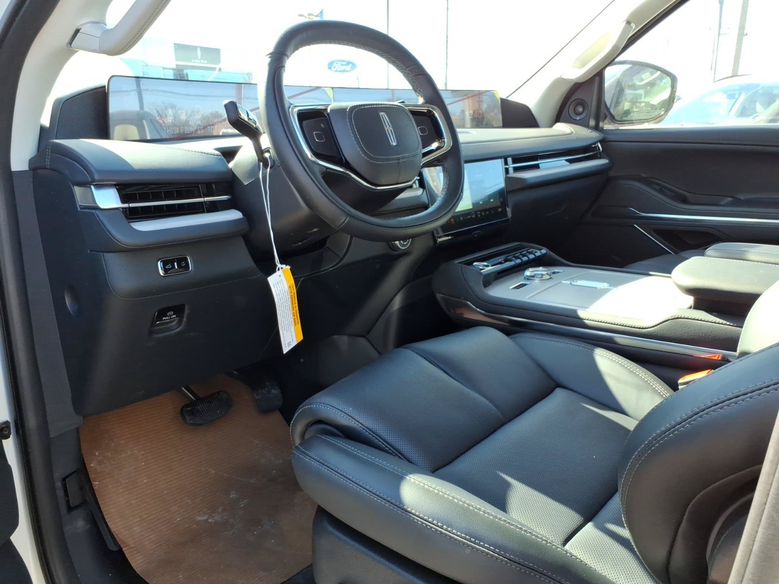 New 2026 Lincoln Navigator L Premier AWD/4WD image 14