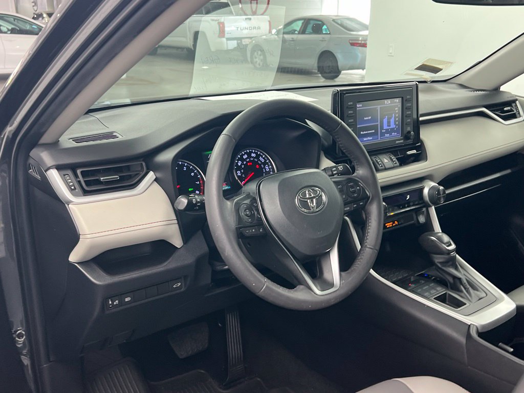 Used 2022 Toyota RAV4 XLE Premium AWD/4WD image 6