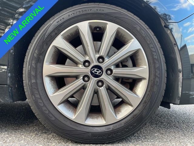 Used 2017 Hyundai Sonata Limited w/ Tech Package 03 image 5