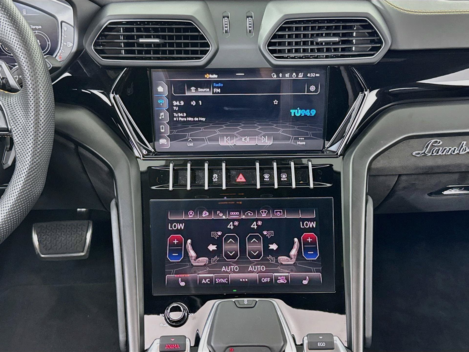 Used 2022 Lamborghini Urus AWD/4WD image 40