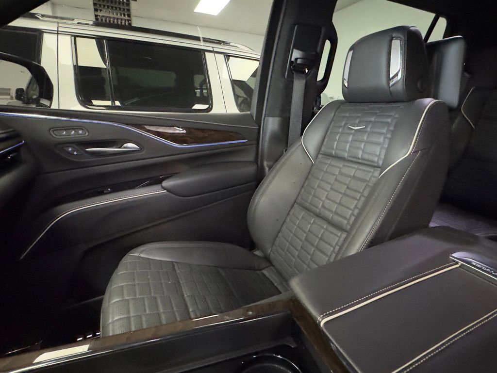 Used 2022 Cadillac Escalade Sport Platinum w/ LPO, ONYX Package image 14