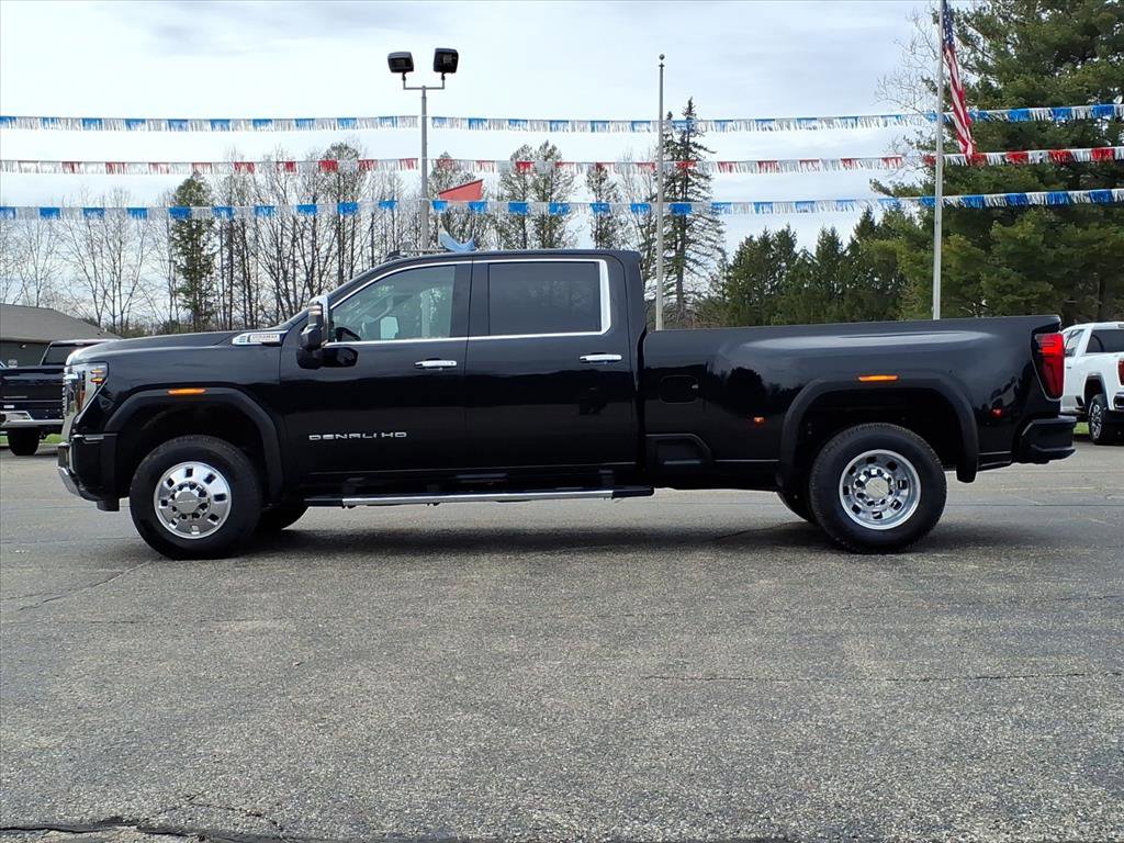 Used 2025 GMC Sierra 3500 Denali w/ Denali Reserve Package image 9
