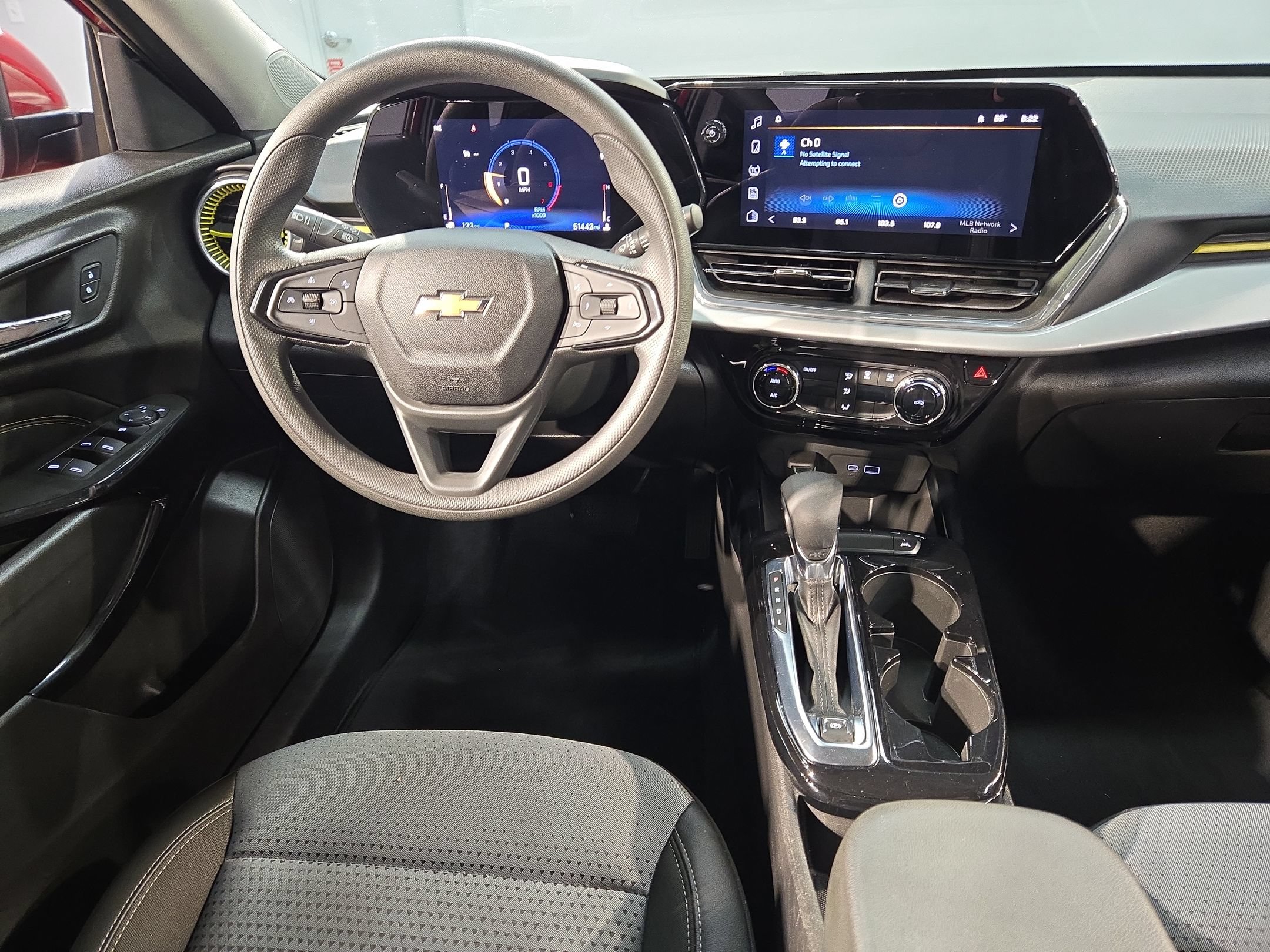 Used 2025 Chevrolet Trax LT FWD image 9