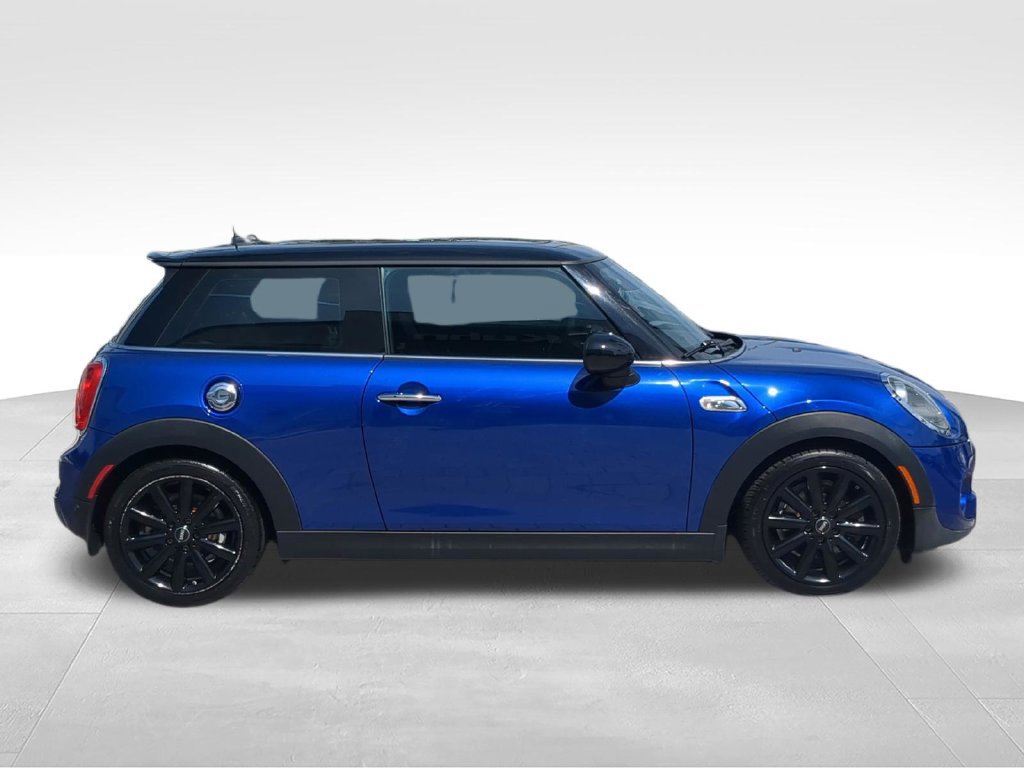 Used 2019 MINI Cooper S w/ Signature Upholstery Package FWD image 2