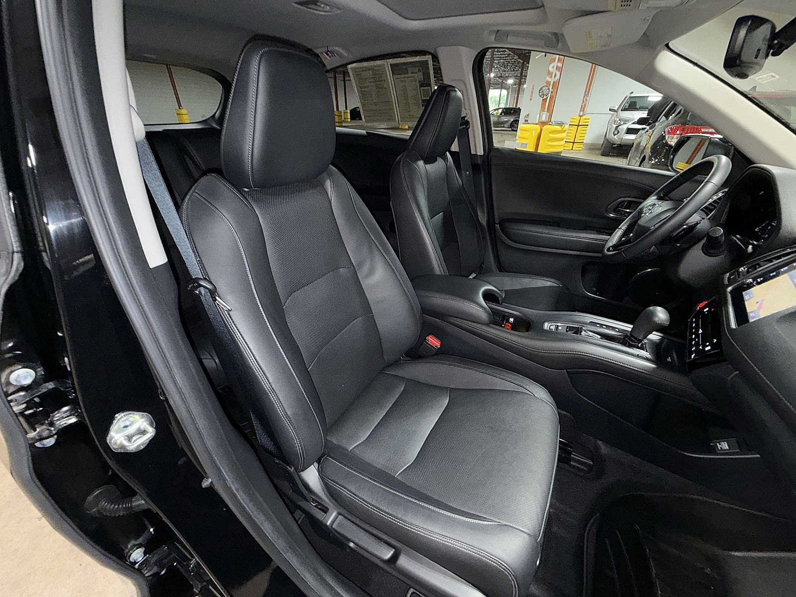 Used 2020 Honda HR-V Touring image 16