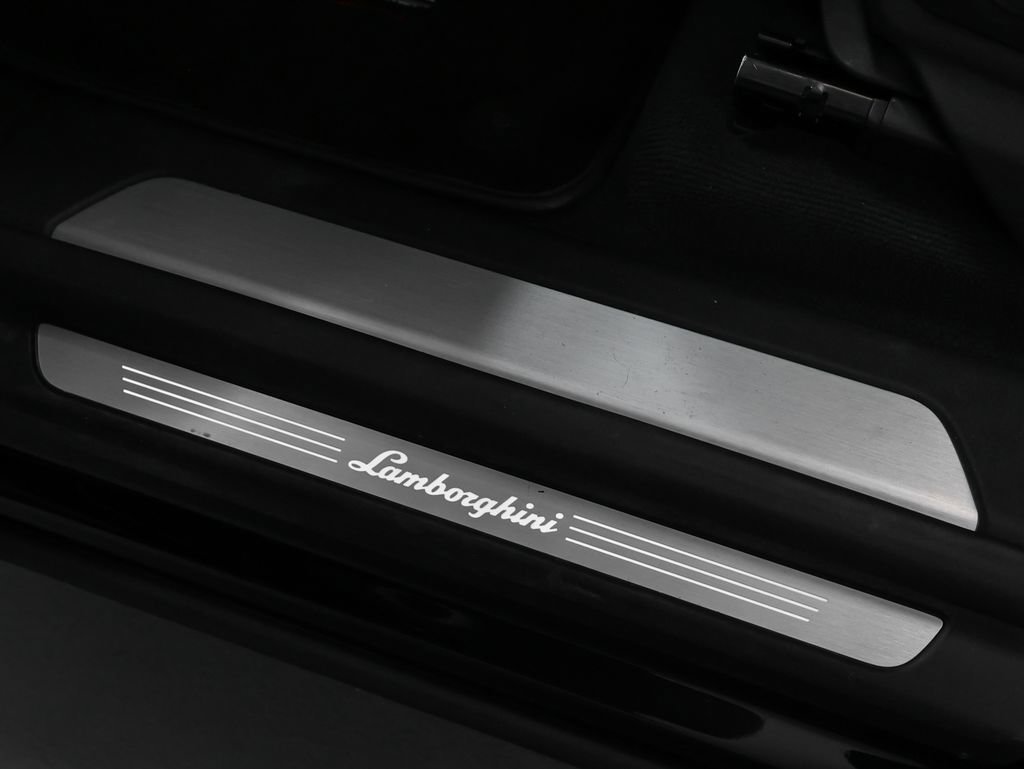 Used 2022 Lamborghini Urus AWD/4WD image 41