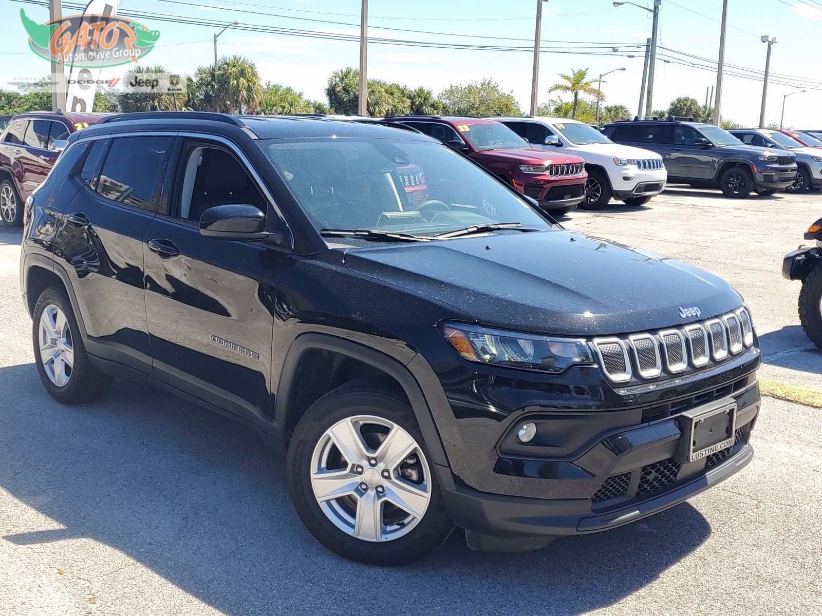 Used 2022 Jeep Compass Latitude image 1