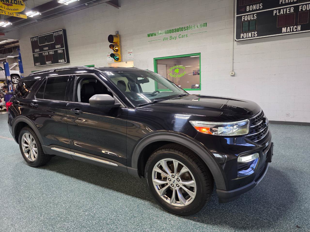 Used 2021 Ford Explorer XLT w/ Equipment Group 202A AWD/4WD image 4