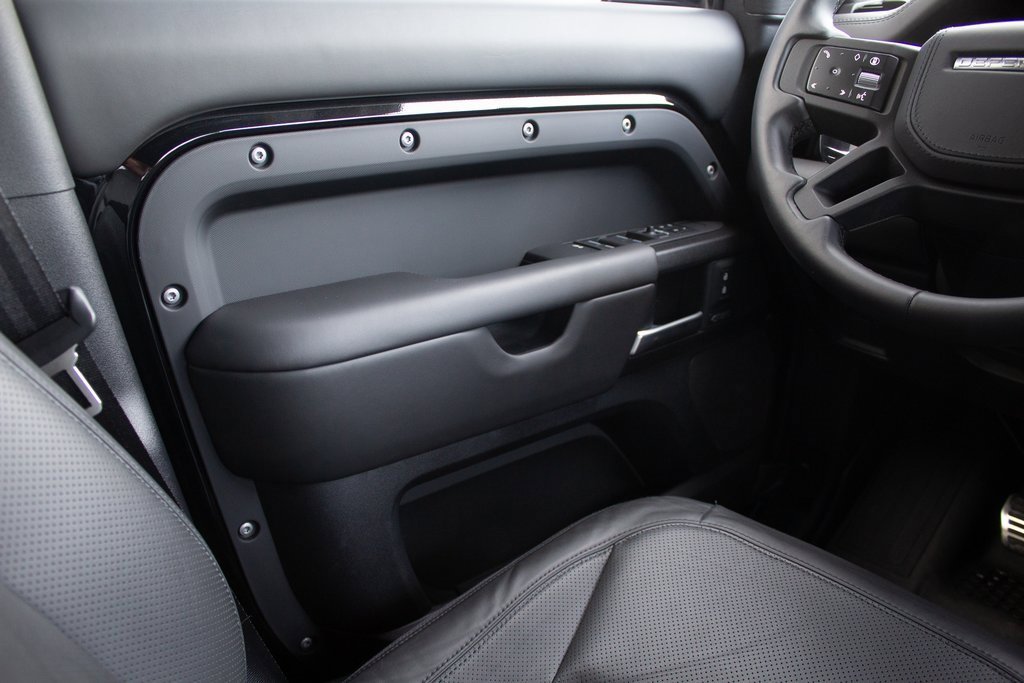 Used 2025 Land Rover Defender 110 V8 image 19