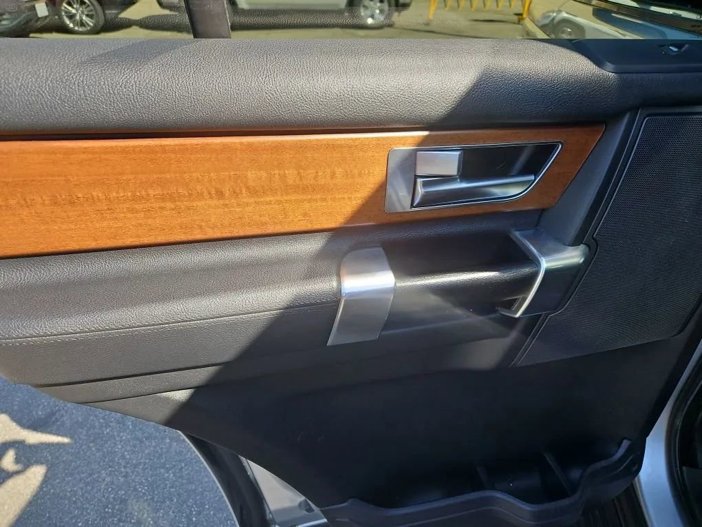 Used 2016 Land Rover LR4 HSE Silver Edition image 33