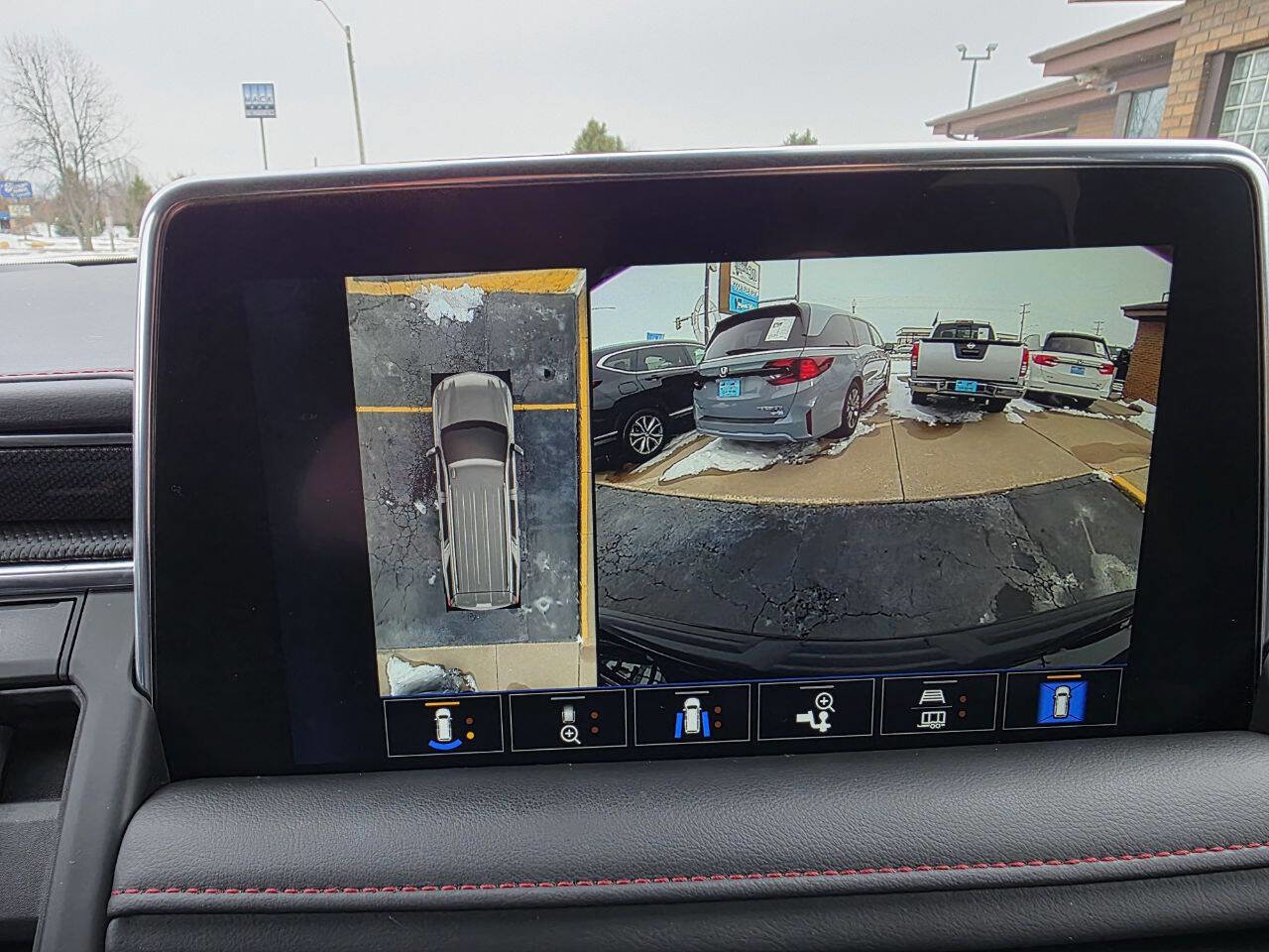 Used 2023 Chevrolet Suburban RST w/ Luxury Package AWD/4WD image 23