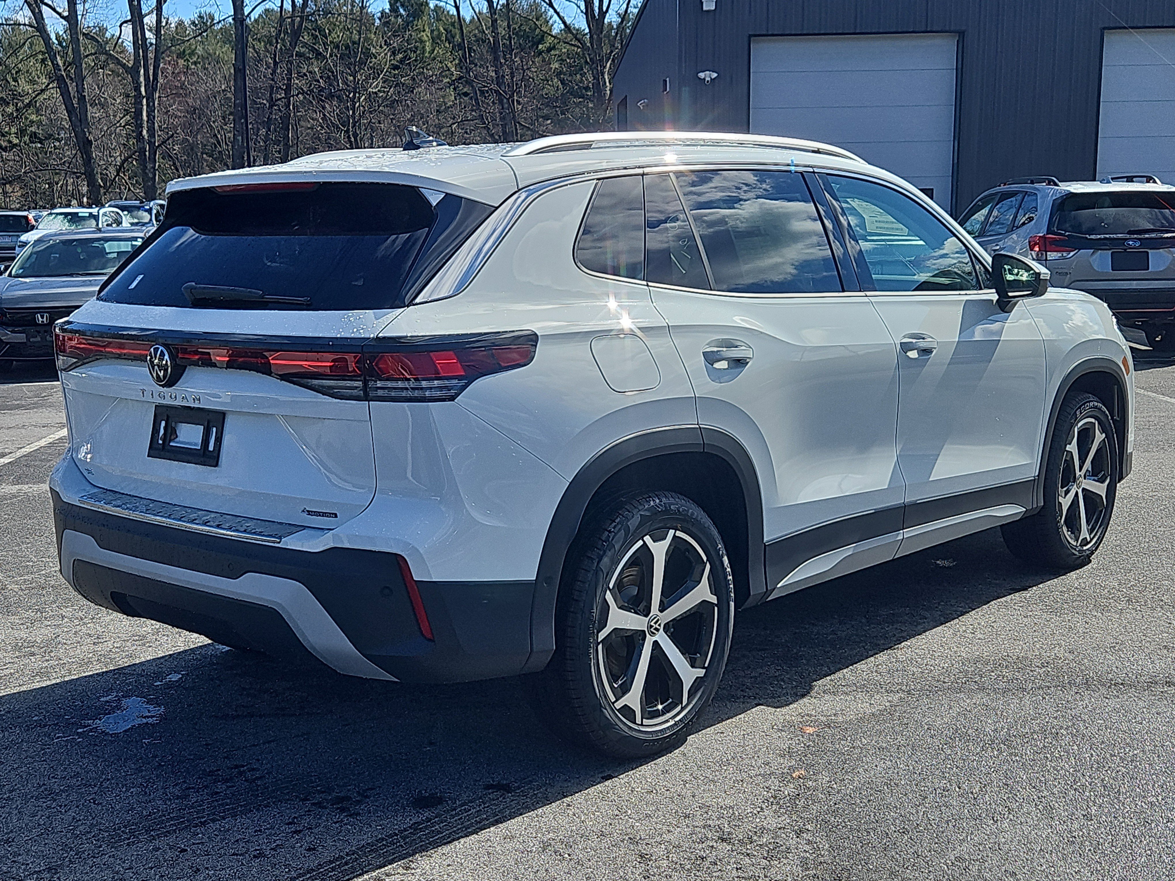New 2026 Volkswagen Tiguan SE image 2