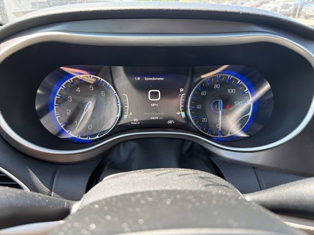 Used 2024 Chrysler Pacifica Touring-L FWD image 13