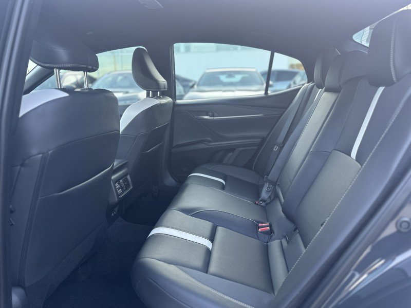 Used 2025 Toyota Camry SE image 17