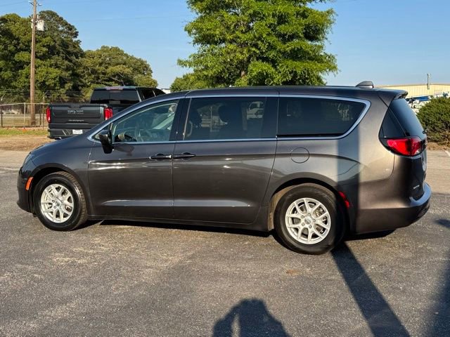 Used 2017 Chrysler Pacifica Touring FWD image 5