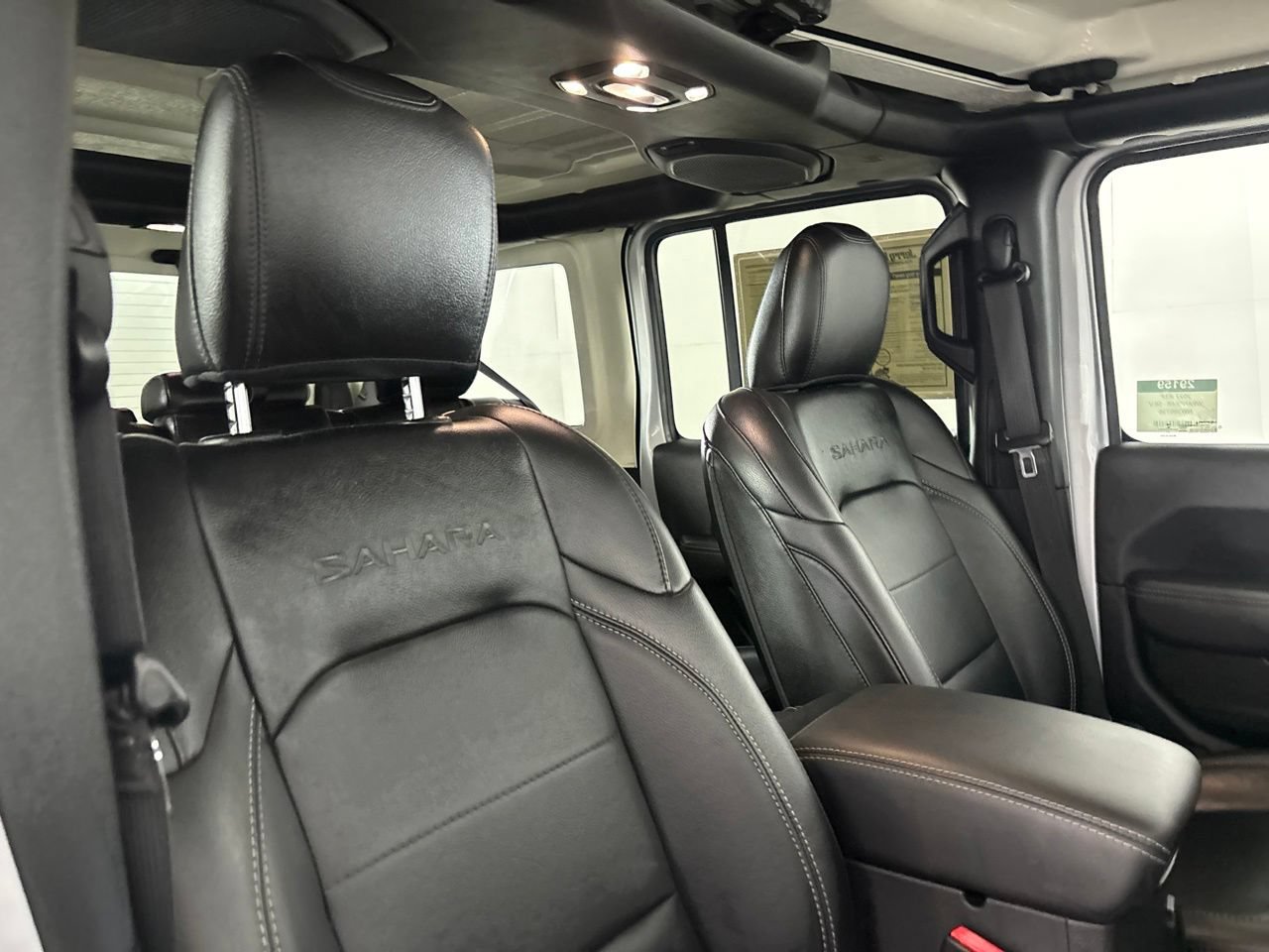 Used 2022 Jeep Wrangler Unlimited Sahara AWD/4WD image 26