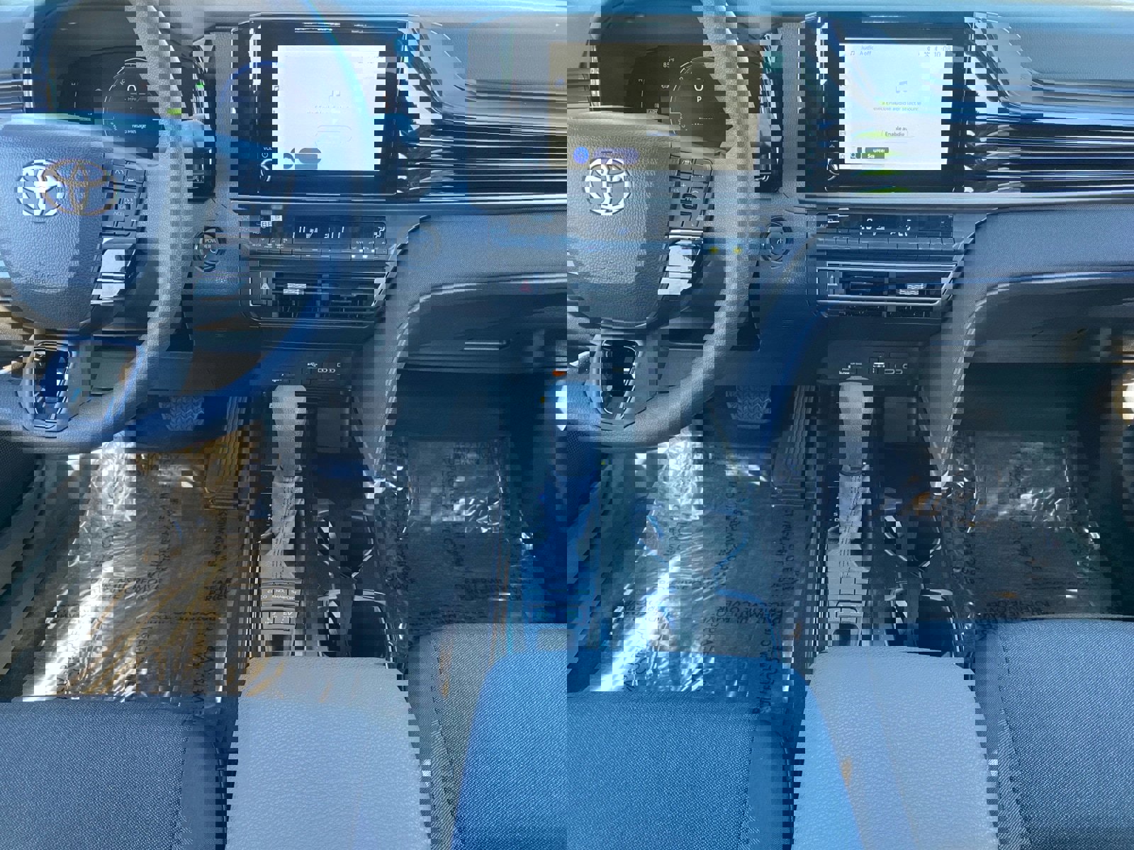 Used 2025 Toyota Camry LE image 11