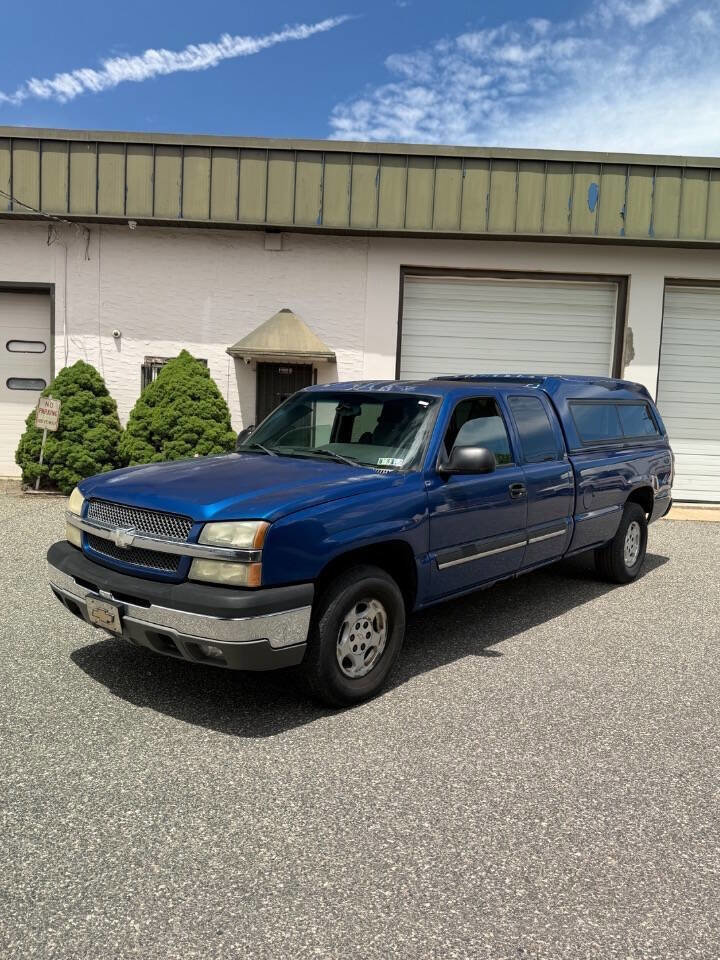 Used 2004 Chevrolet Silverado 1500 LS w/ Light Duty Power Package AWD/4WD image 2