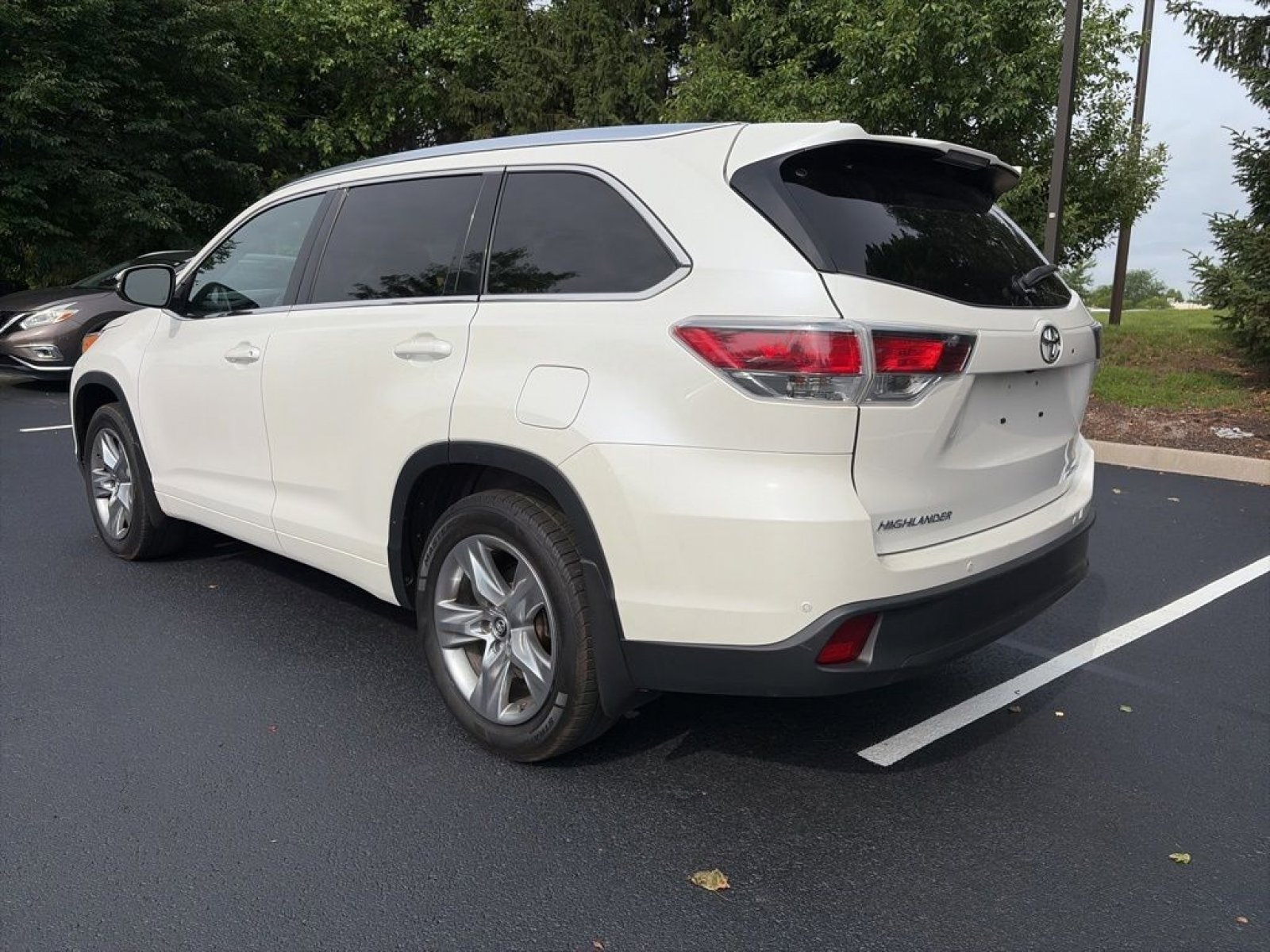Used 2016 Toyota Highlander Limited Platinum AWD/4WD image 10