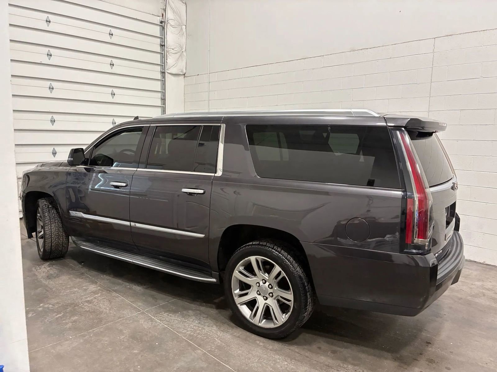 Used 2015 Cadillac Escalade ESV Luxury AWD/4WD image 7