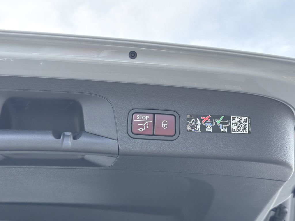 New 2026 Mercedes-Benz GLS 450 4MATIC image 17