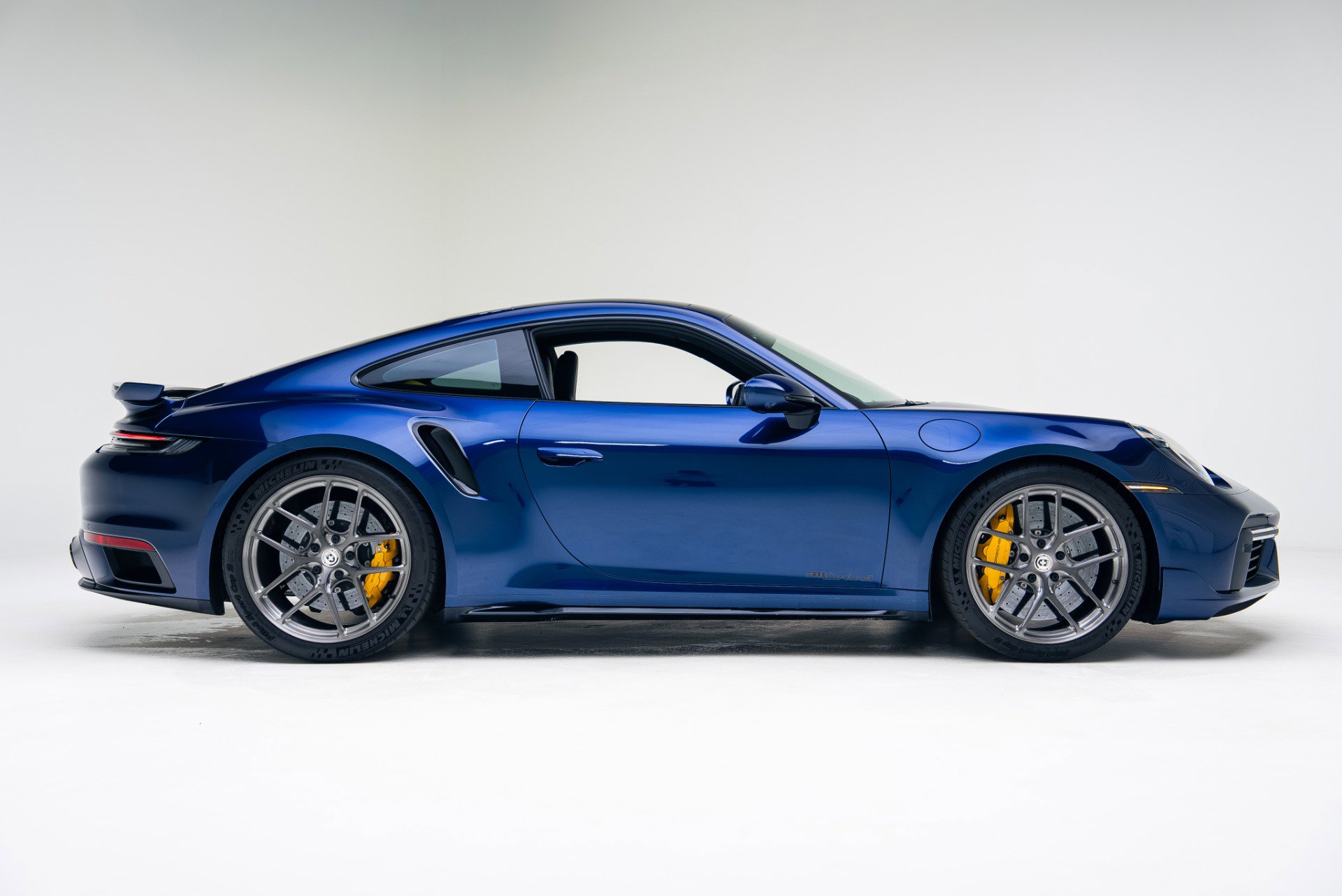 Used 2022 Porsche 911 Turbo S image 3