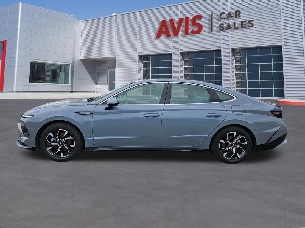 Used 2025 Hyundai Sonata SEL FWD image 2