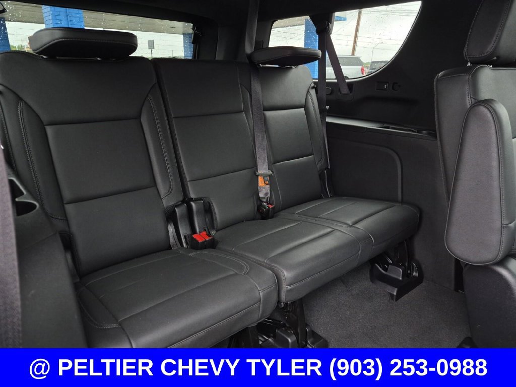 Used 2024 Chevrolet Suburban LT w/ Luxury Package RWD image 19