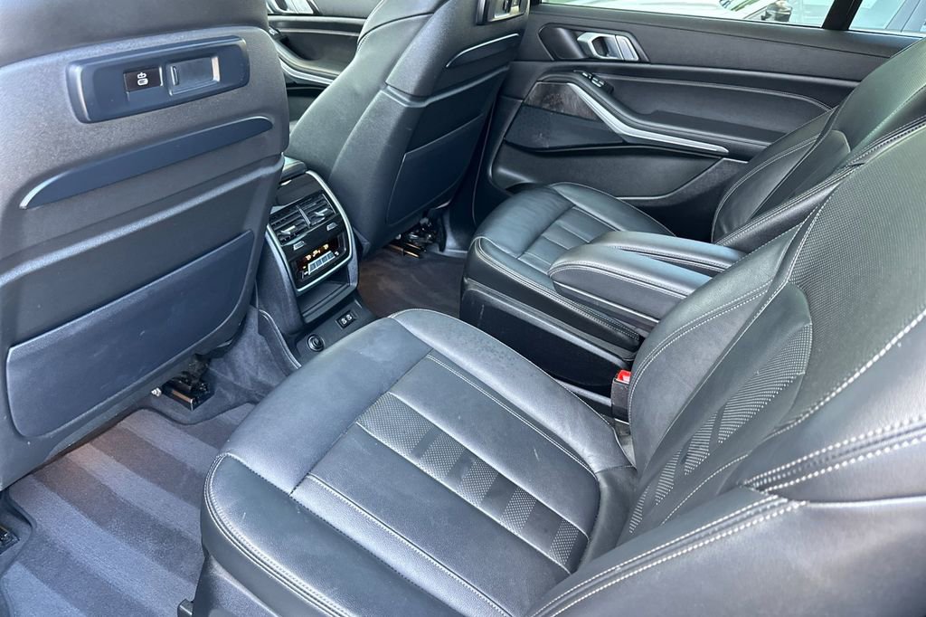 Used 2022 BMW X7 xDrive40i w/ M Sport Package image 12