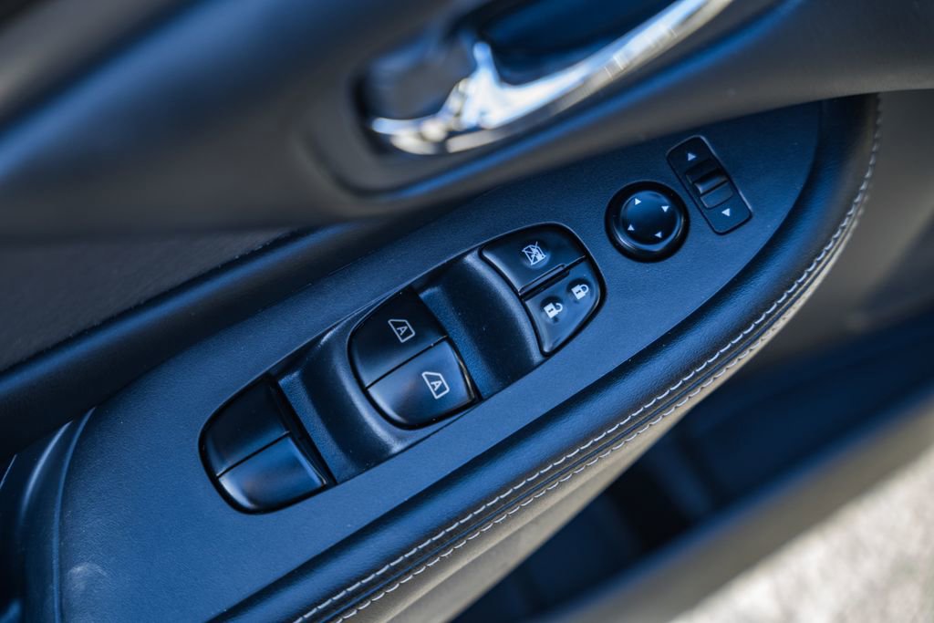 Used 2023 Nissan Murano SV image 39