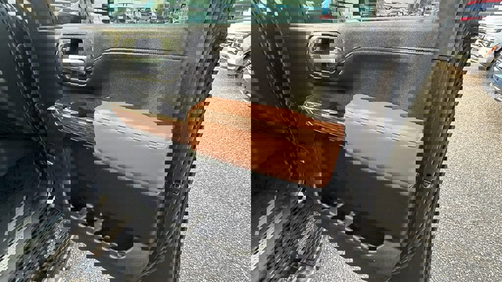 Used 2022 Chevrolet Silverado 3500 High Country w/ Z71 Off-Road Package image 15