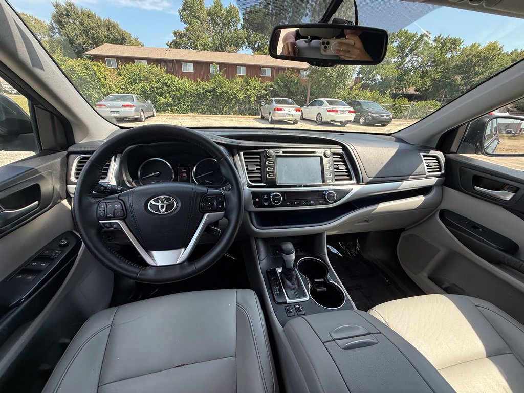 Used 2015 Toyota Highlander XLE AWD/4WD image 16
