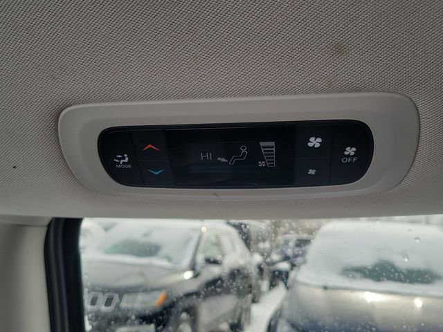 Used 2017 Chrysler Pacifica Touring image 32