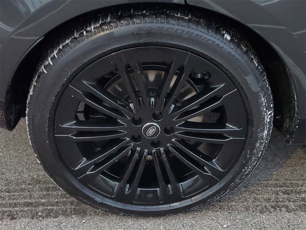 Used 2025 Land Rover Range Rover Autobiography image 5