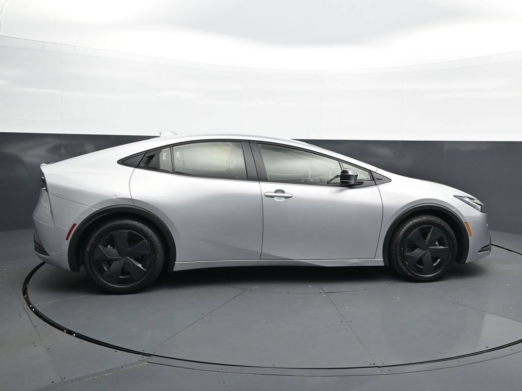 Used 2025 Toyota Prius LE FWD image 8